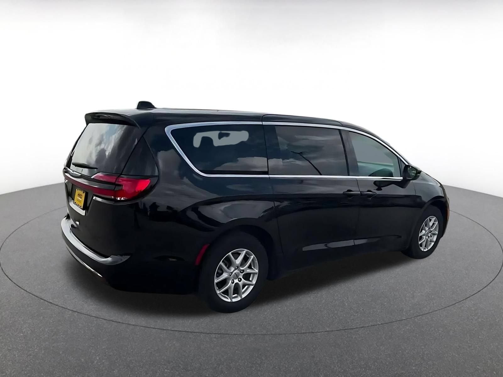 Thumbnail: 2025 Chrysler Pacifica - 13