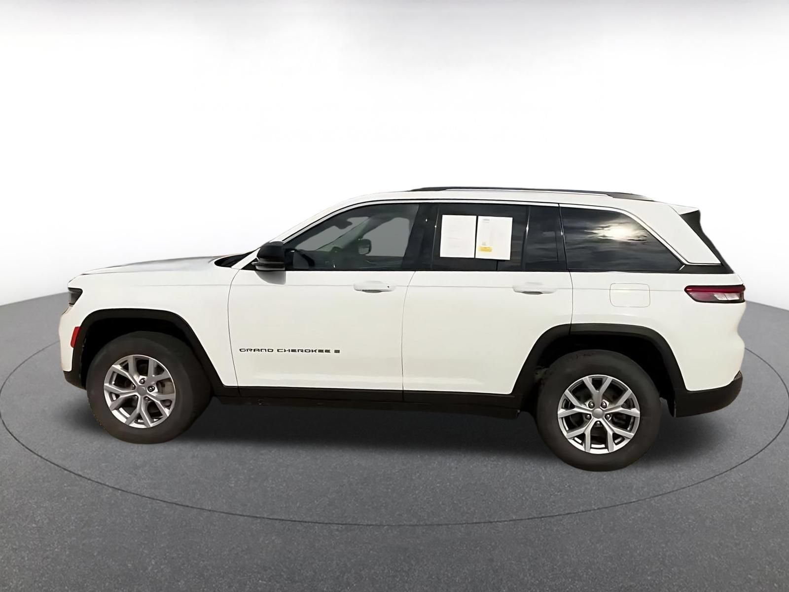 Thumbnail: 2022 Jeep Grand Cherokee - 8