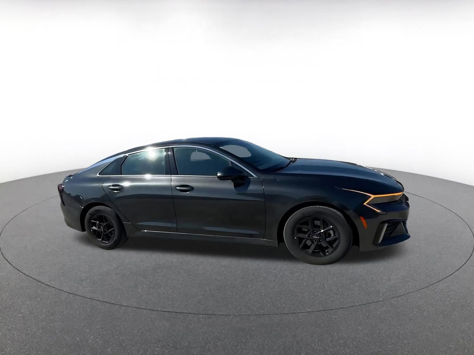 Thumbnail: 2025 Kia K5 - 2