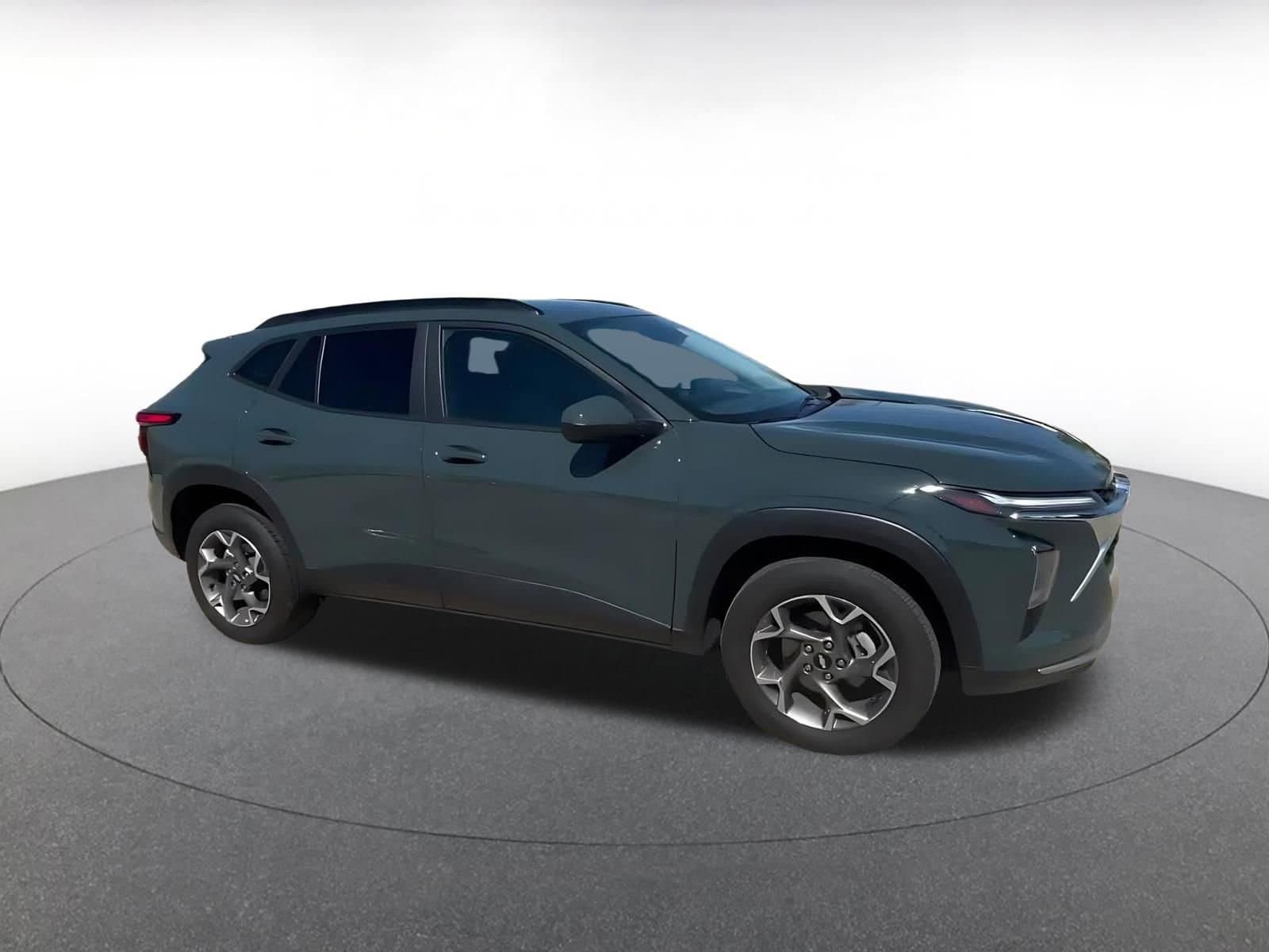 Thumbnail: 2025 Chevrolet Trax - 2