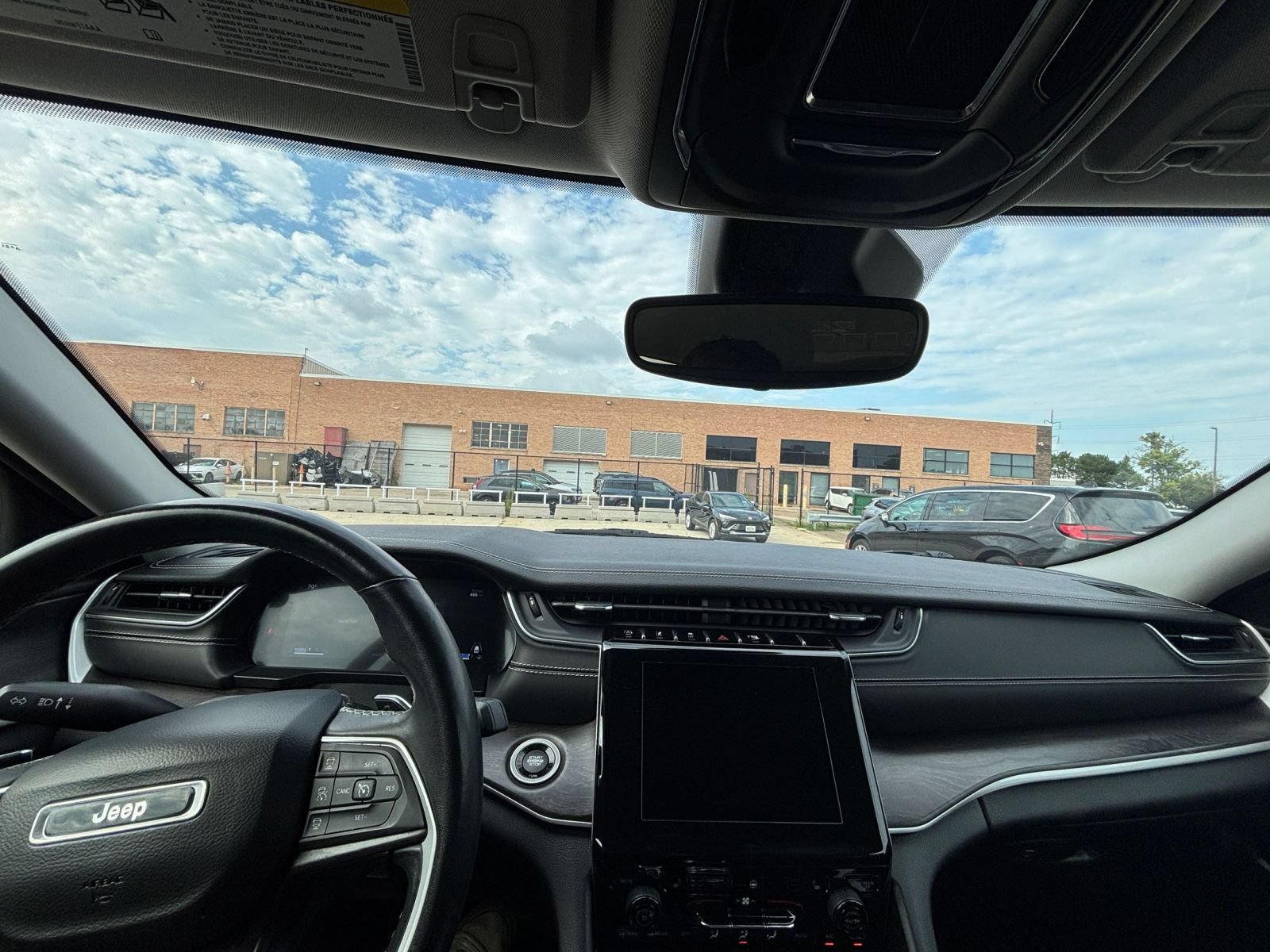 Thumbnail: 2022 Jeep Grand Cherokee - 32