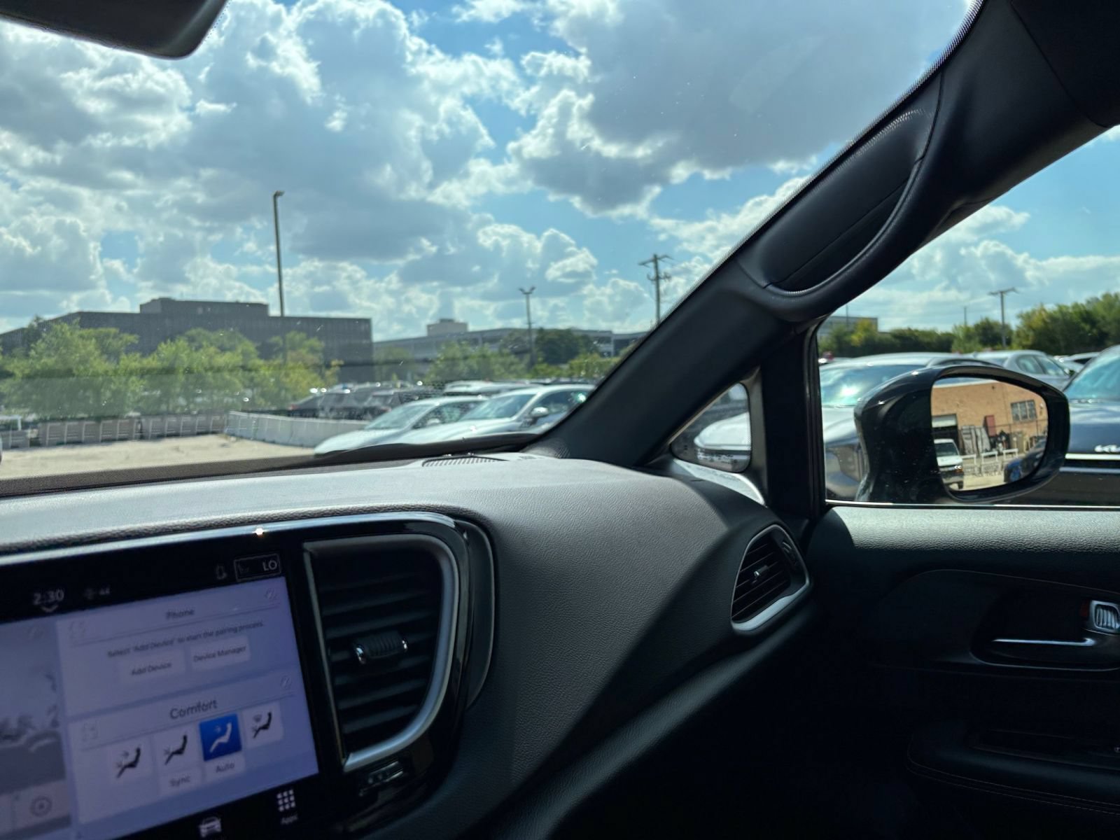 Thumbnail: 2025 Chrysler Pacifica - 30