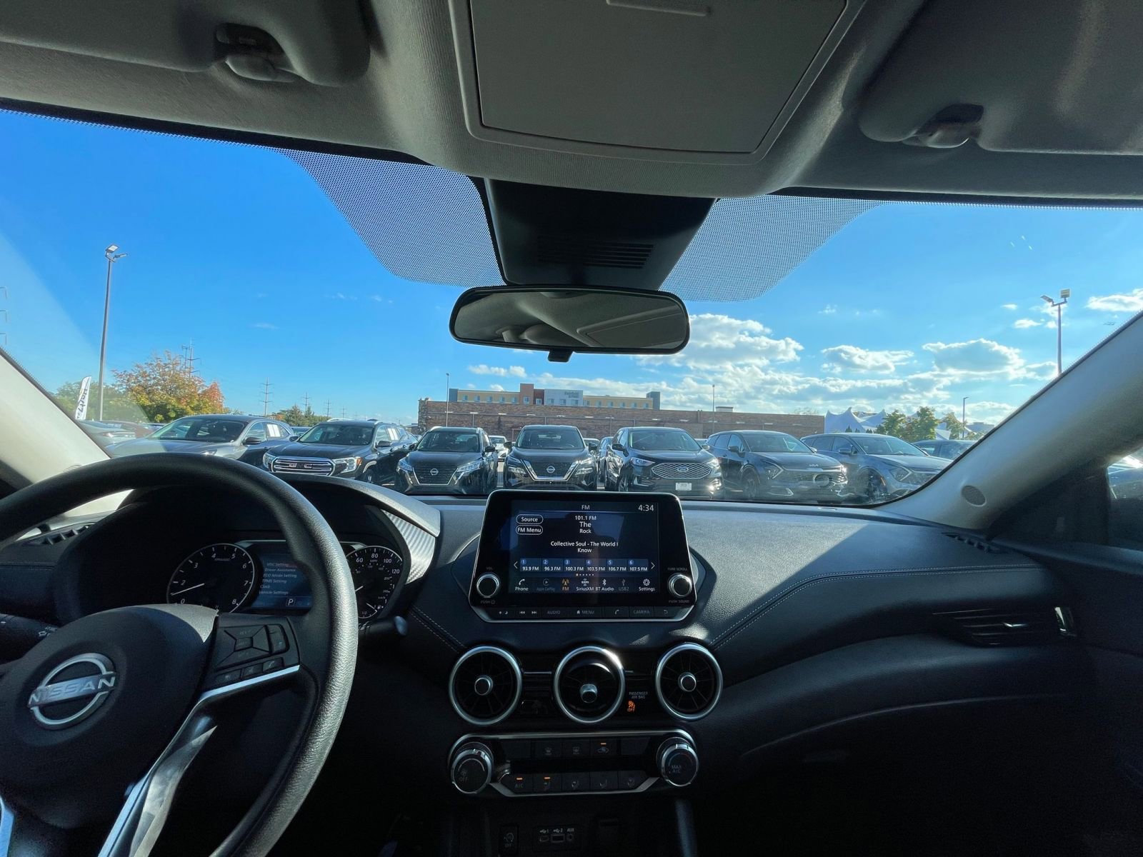 Thumbnail: 2024 Nissan Sentra - 32