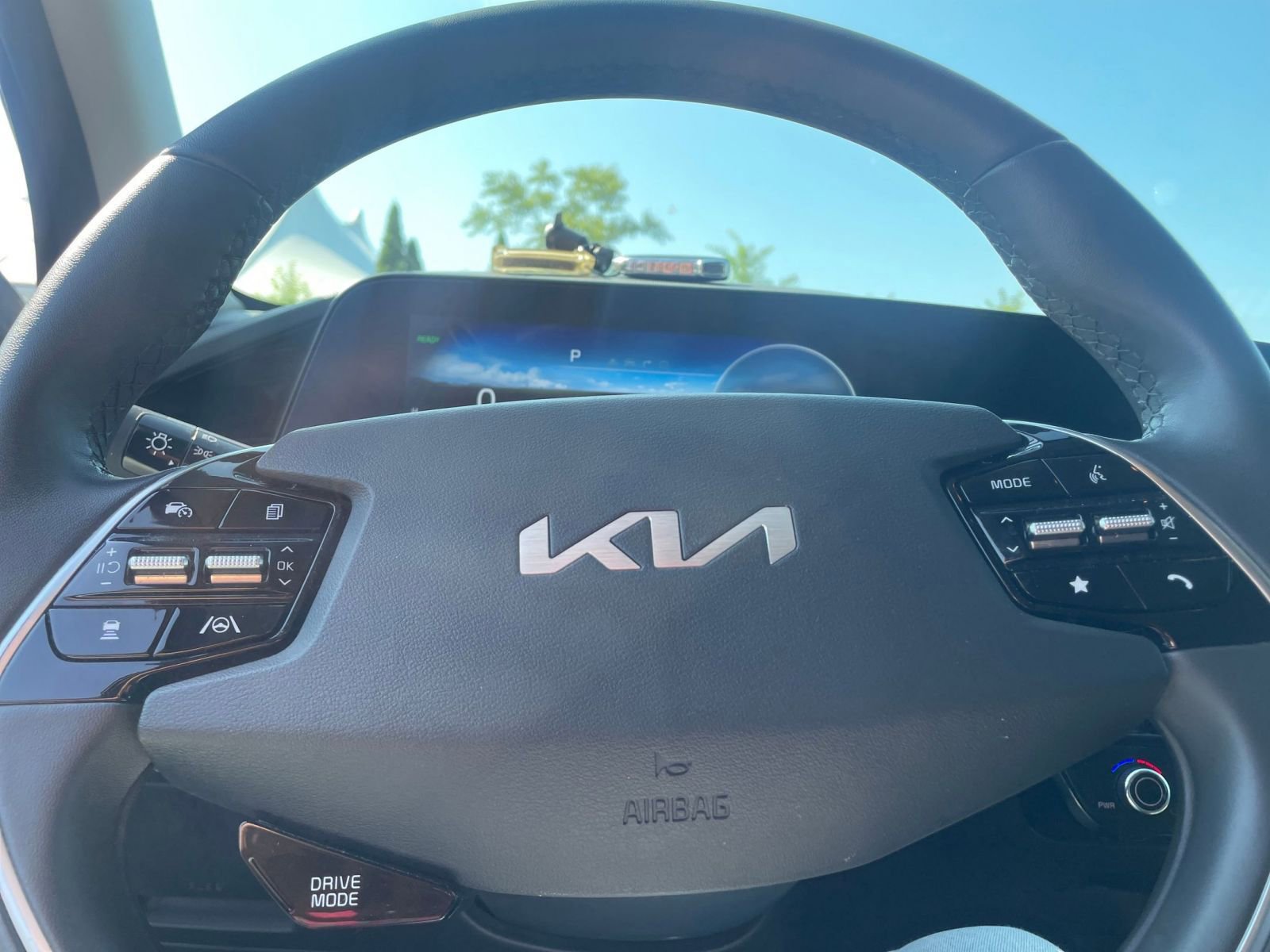 Thumbnail: 2023 Kia Niro - 32