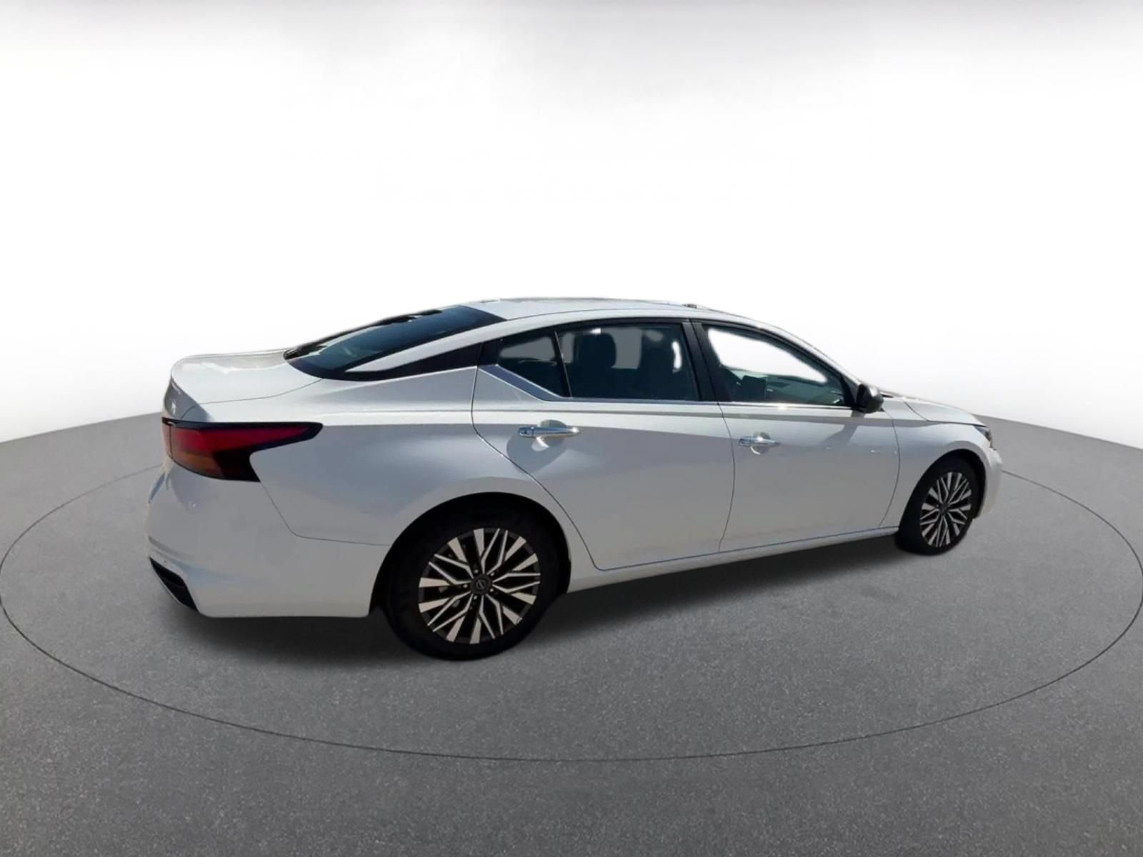Thumbnail: 2025 Nissan Altima - 12