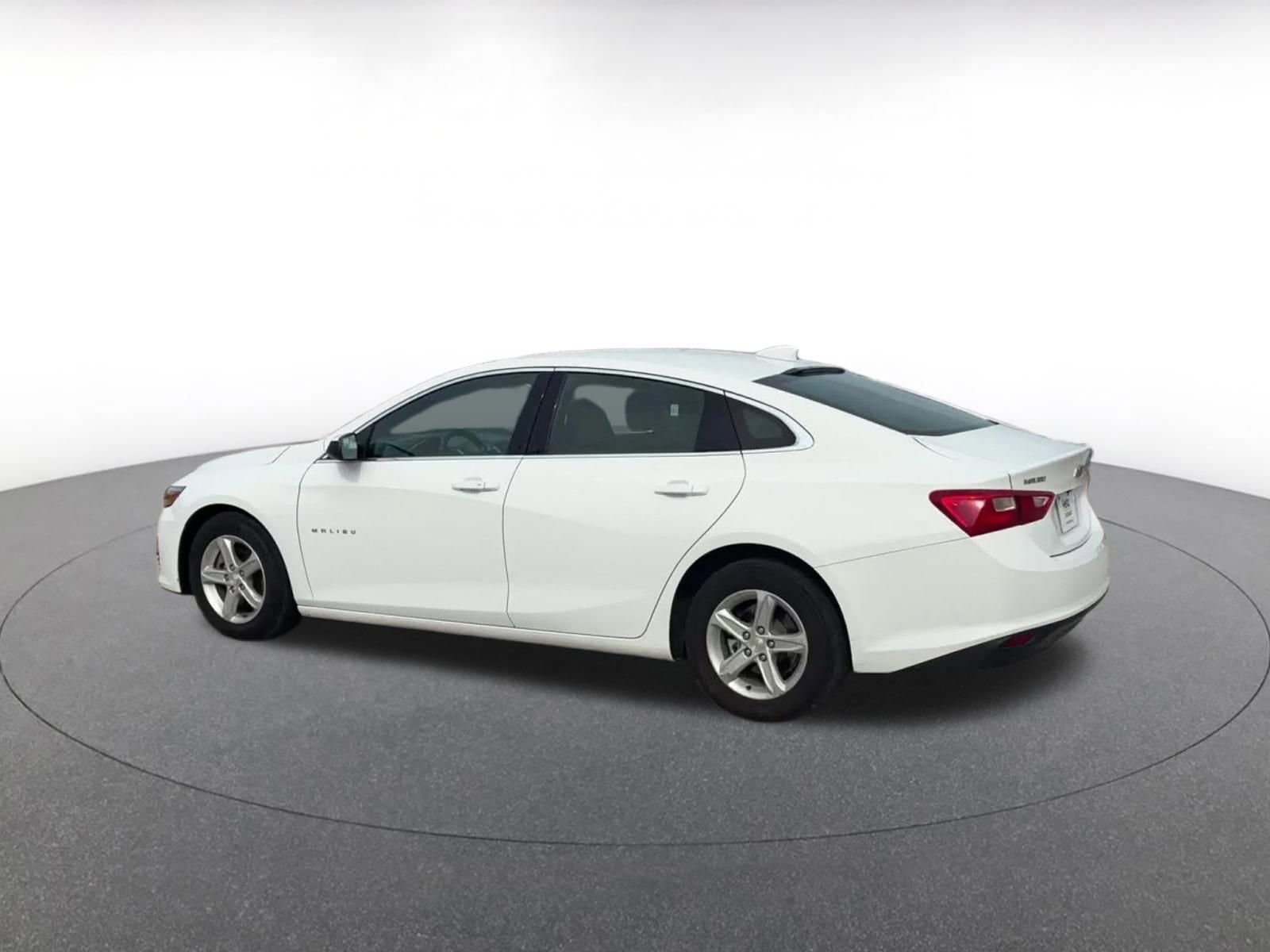 Thumbnail: 2023 Chevrolet Malibu - 10