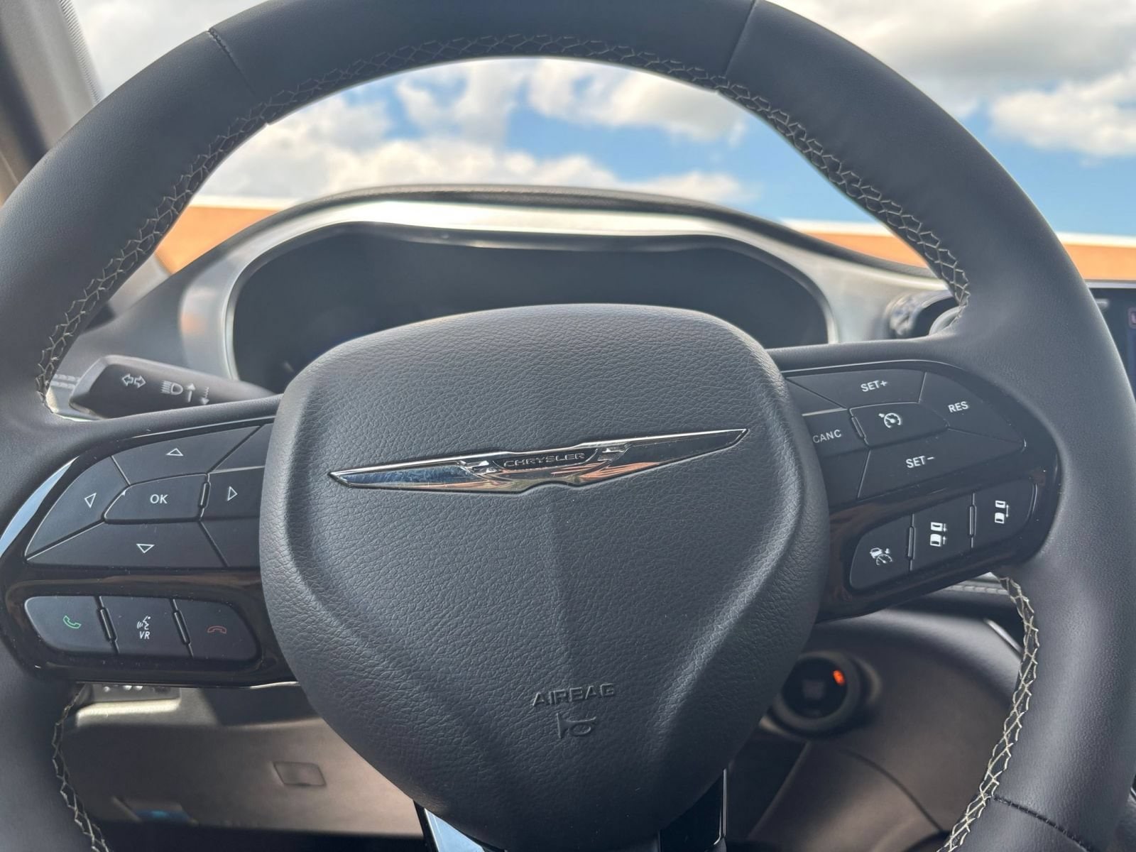 Thumbnail: 2025 Chrysler Pacifica - 30