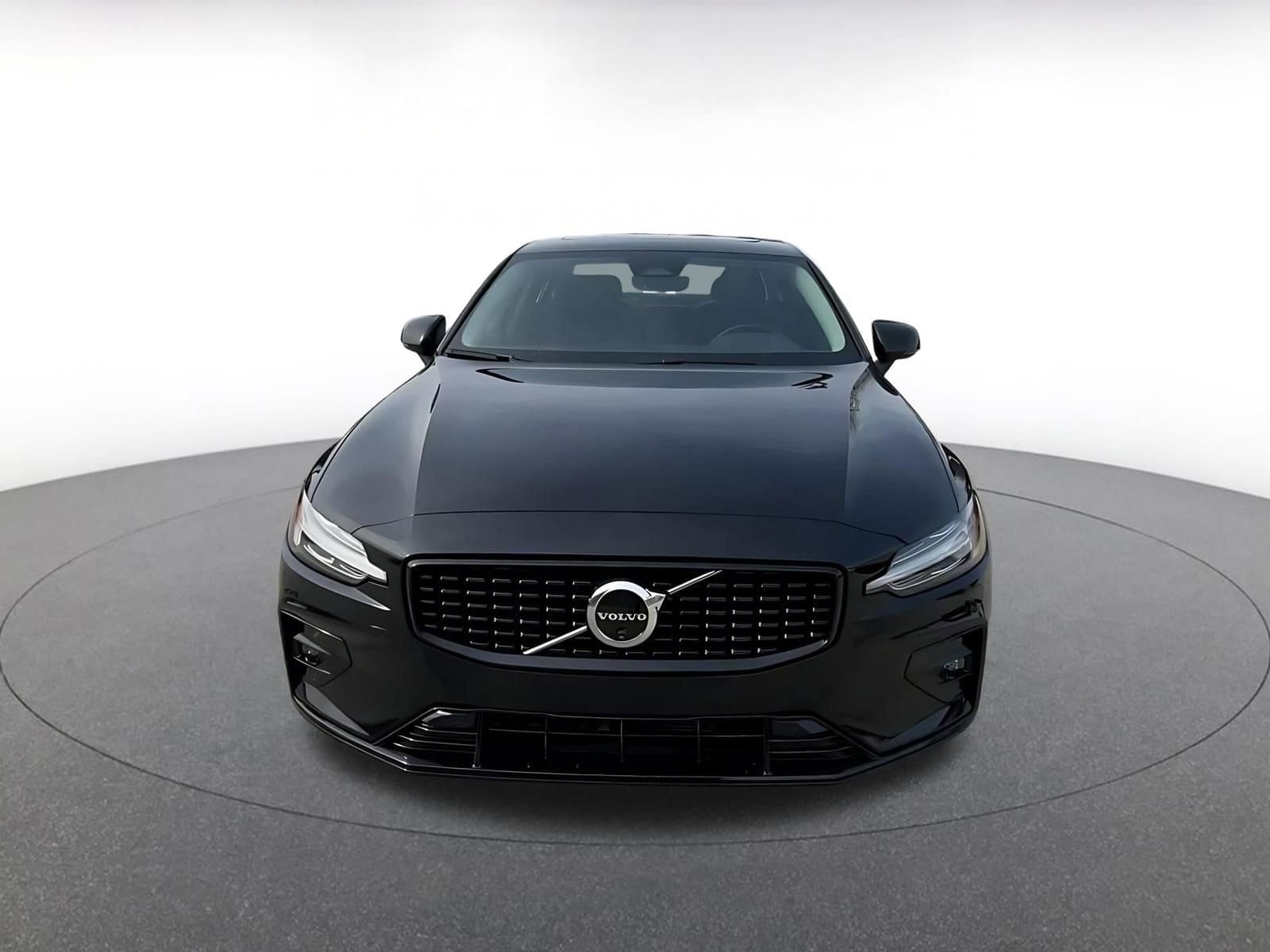 Thumbnail: 2025 Volvo S60 - 4