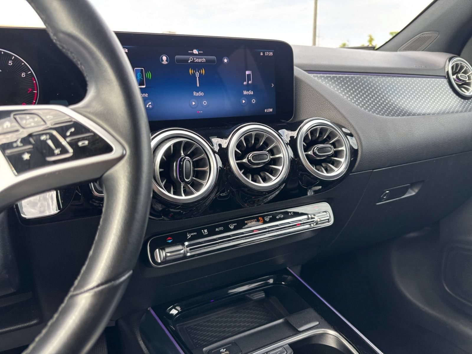 Thumbnail: 2025 Mercedes-Benz GLA - 17