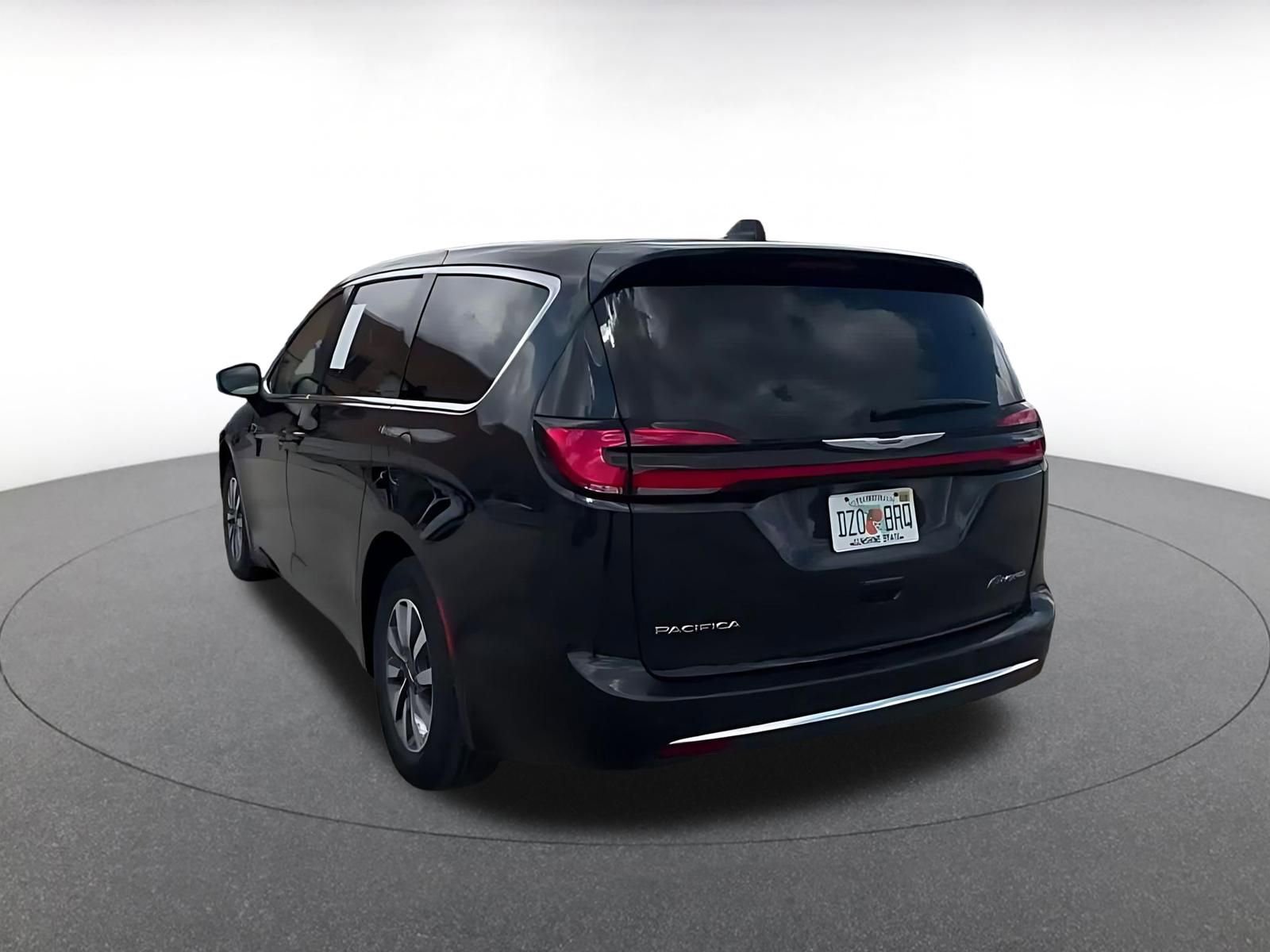 Thumbnail: 2023 Chrysler Pacifica - 11