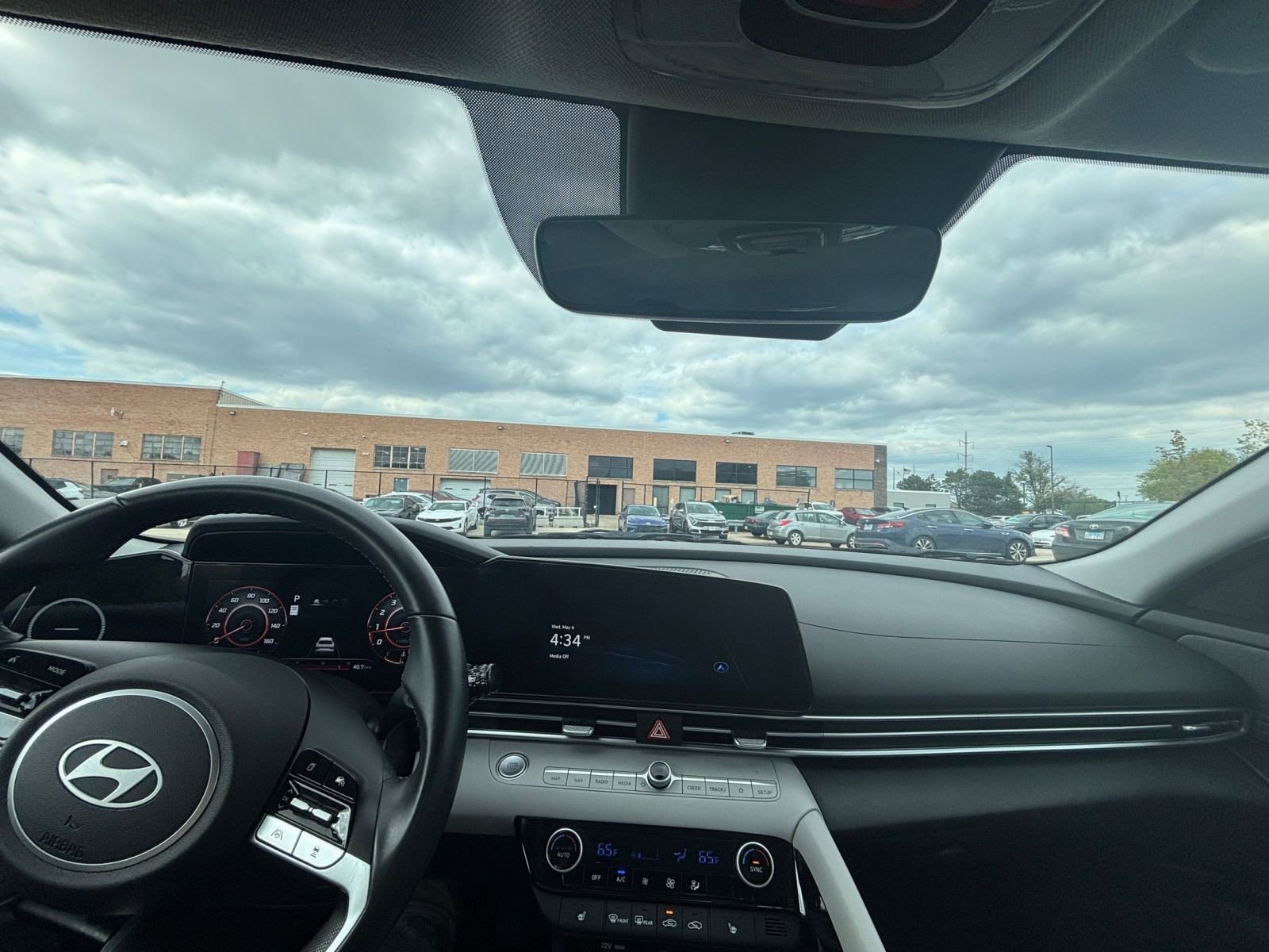 Thumbnail: 2025 Hyundai Elantra - 33