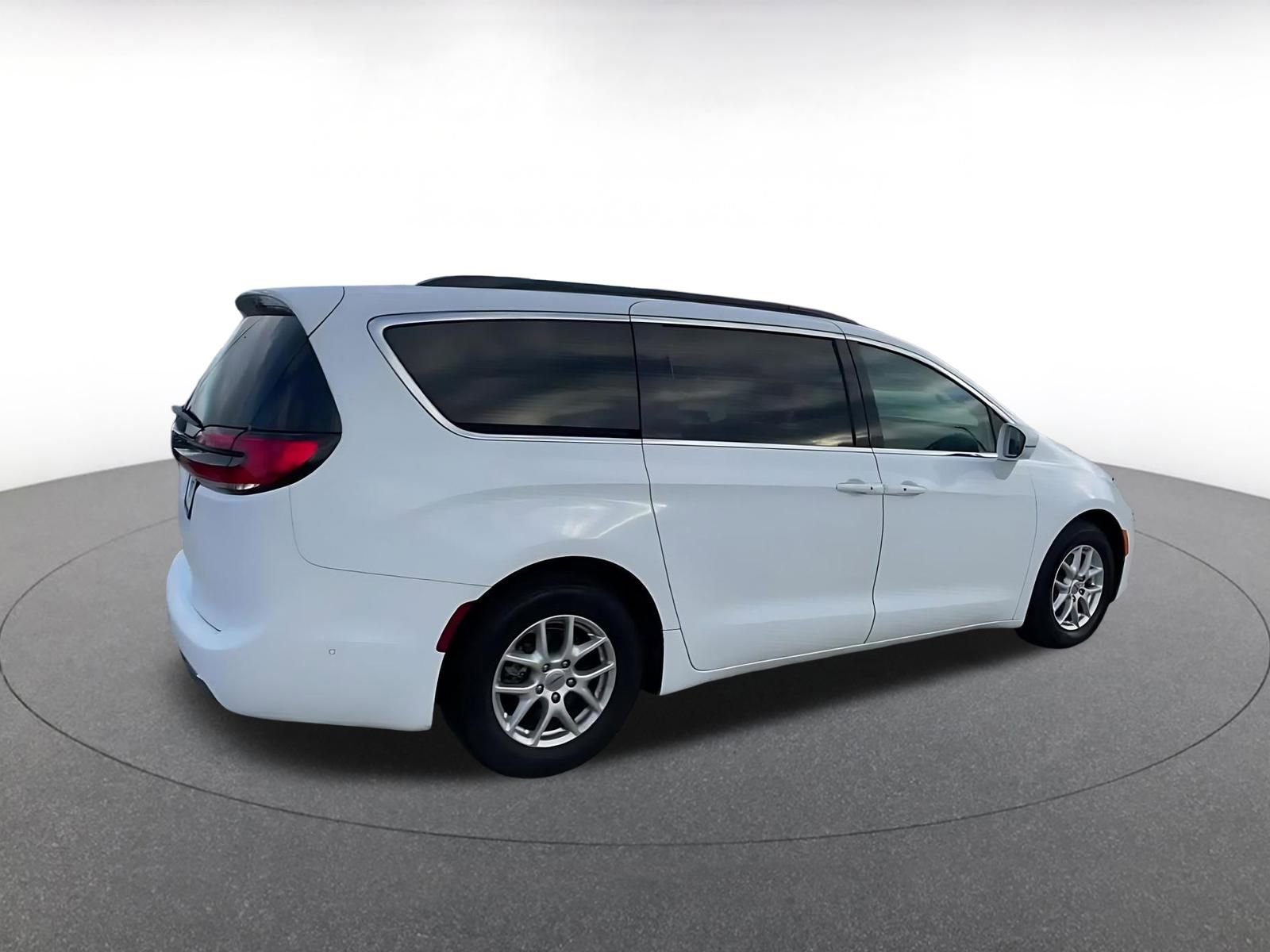 Thumbnail: 2022 Chrysler Pacifica - 15