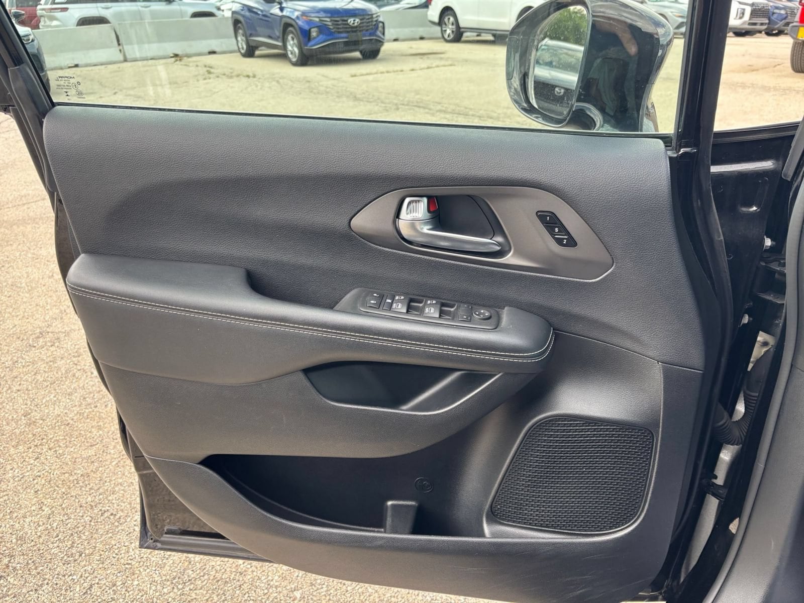 Thumbnail: 2025 Chrysler Pacifica - 18
