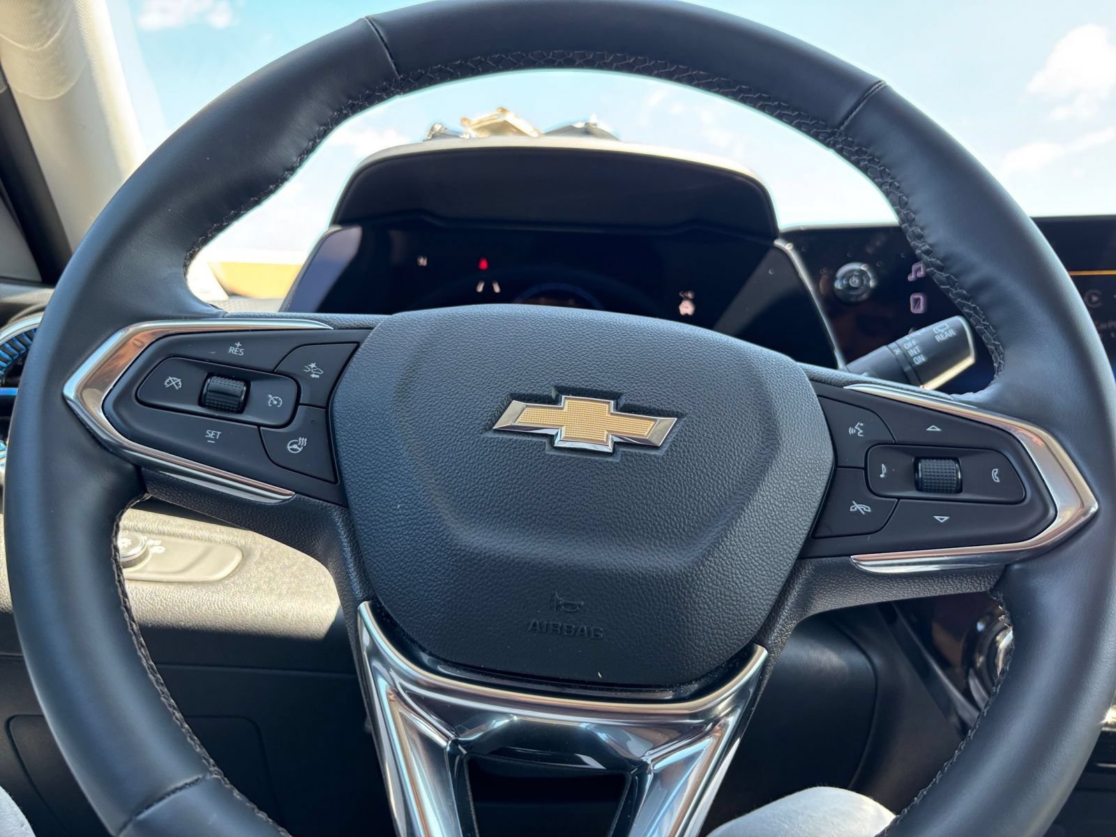 Thumbnail: 2025 Chevrolet Trax - 25