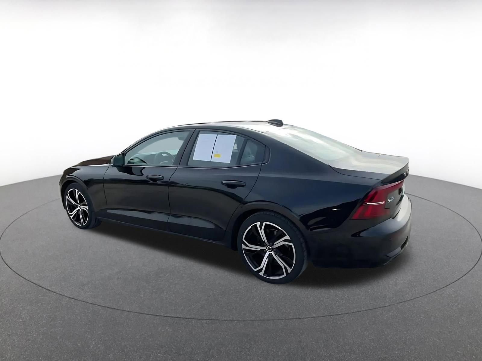 Thumbnail: 2025 Volvo S60 - 10