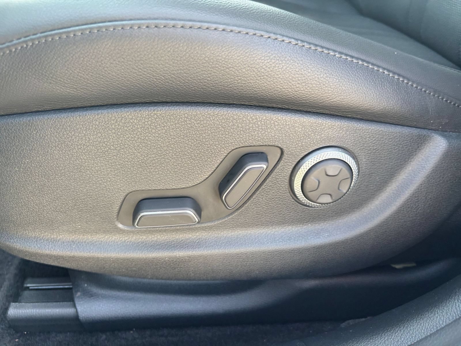 Thumbnail: 2026 Genesis G80 - 23