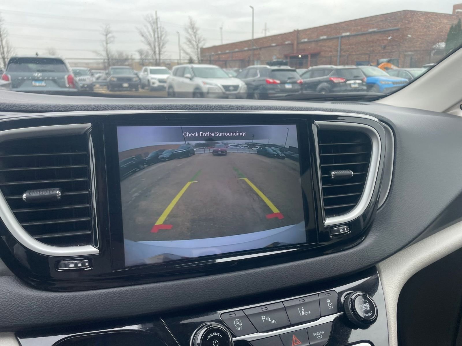 Thumbnail: 2024 Chrysler Pacifica - 24