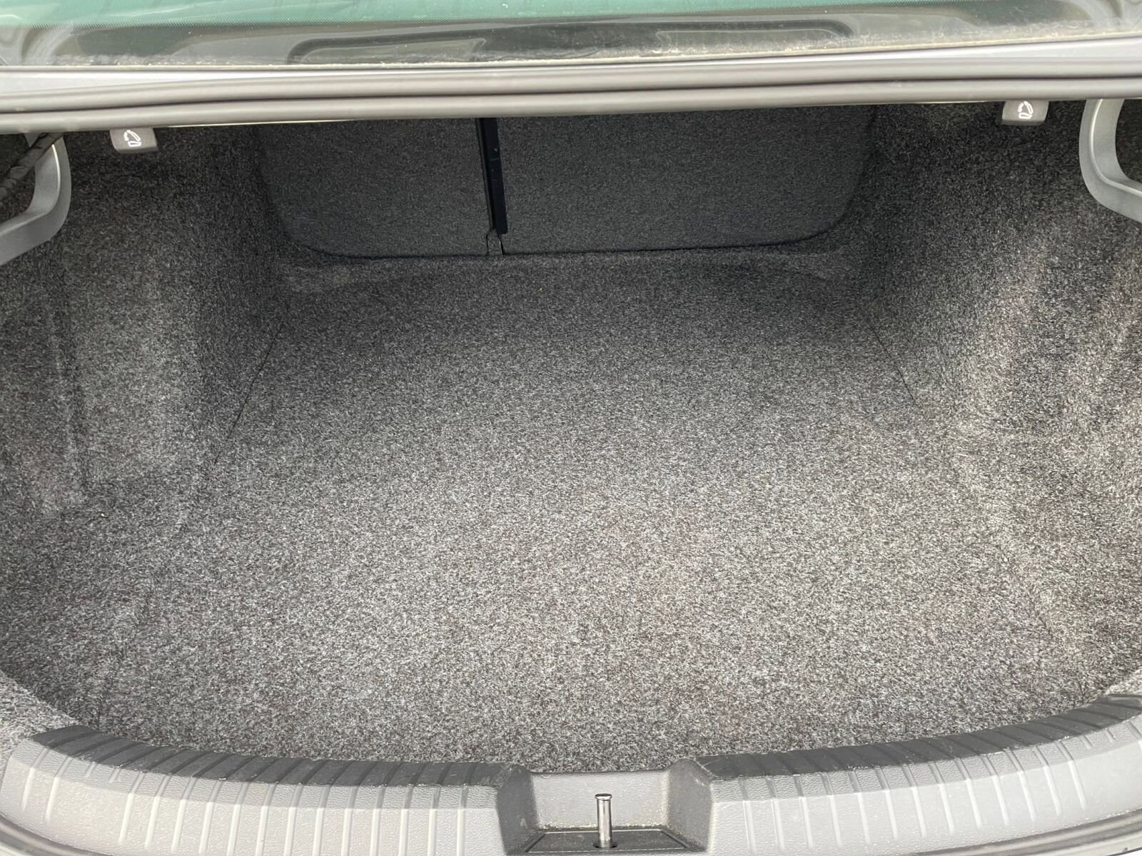 Thumbnail: 2025 Volkswagen Jetta - 32