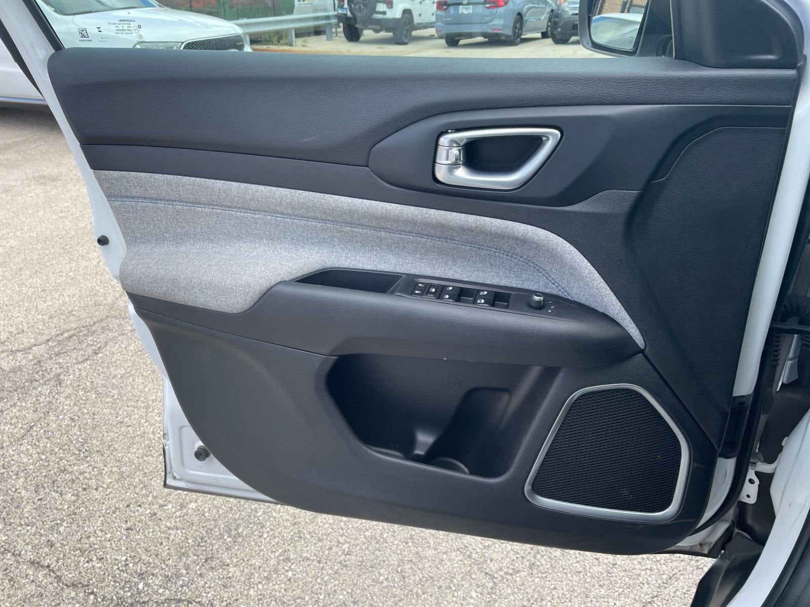 Thumbnail: 2023 Jeep Compass - 20