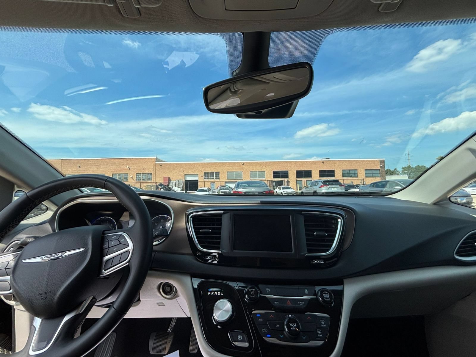 Thumbnail: 2024 Chrysler Voyager - 32