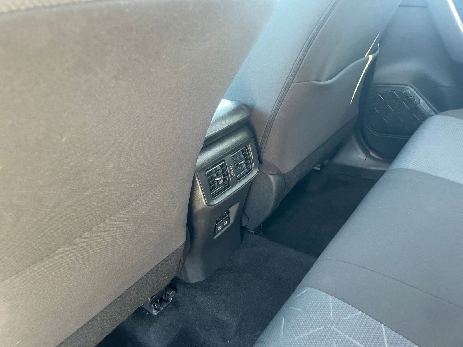 Thumbnail: 2025 Toyota RAV4 - 25