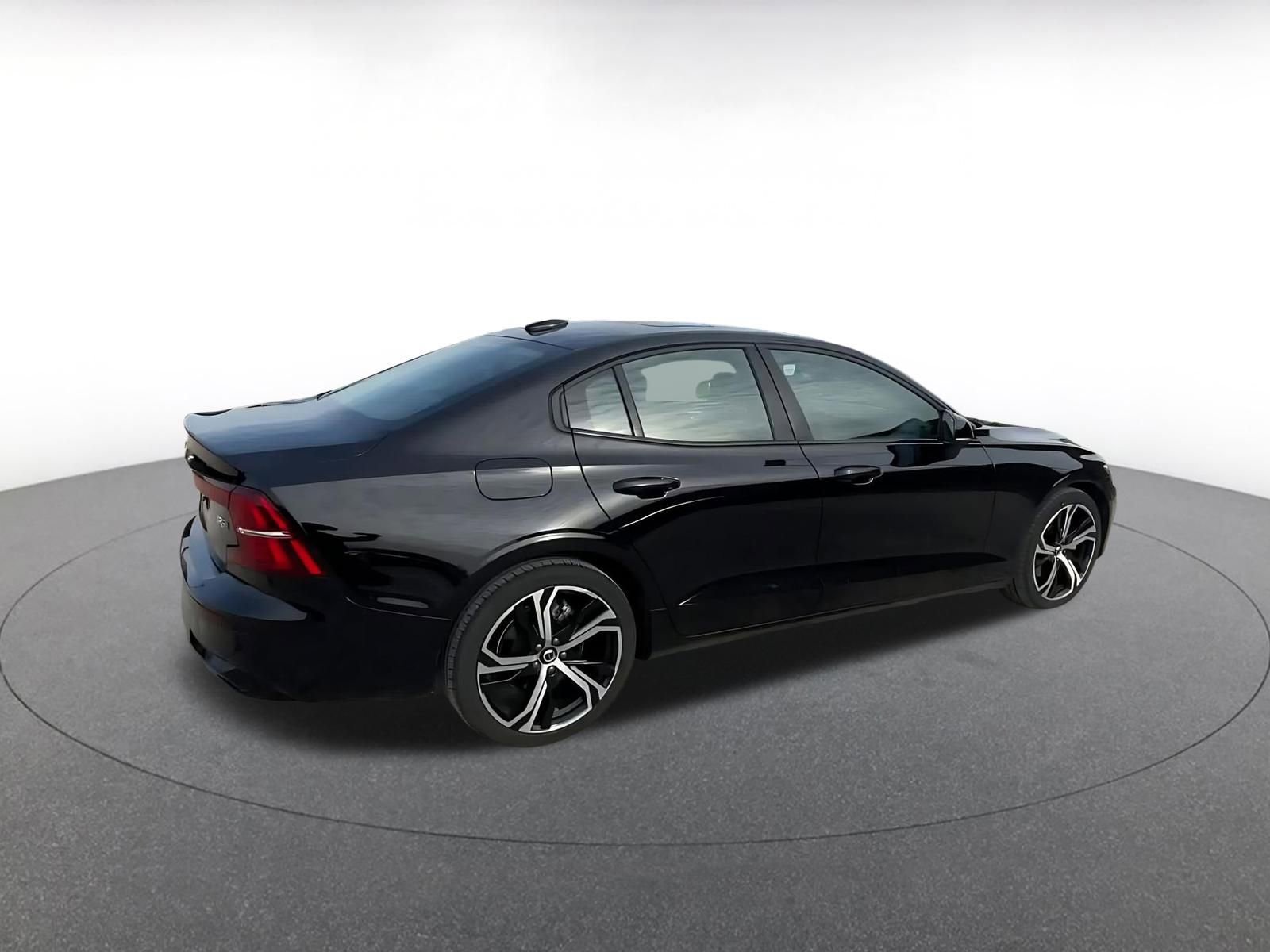 Thumbnail: 2025 Volvo S60 - 15