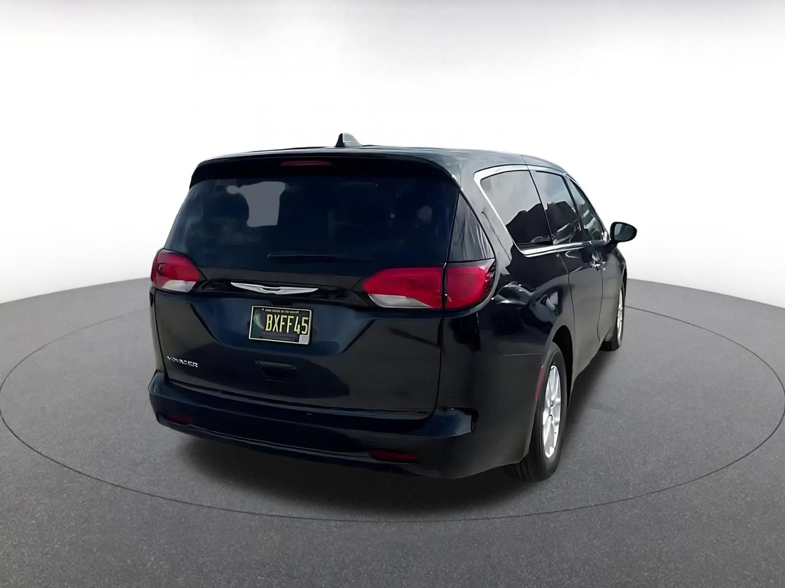 Thumbnail: 2024 Chrysler Voyager - 14