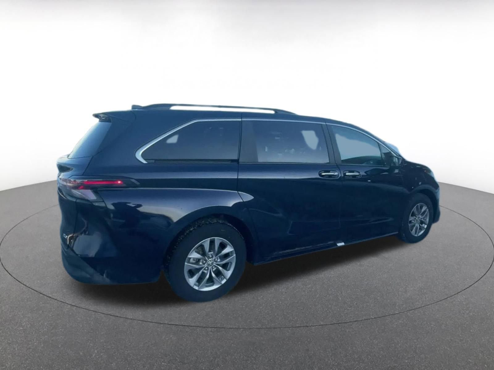 Thumbnail: 2025 Toyota Sienna - 15