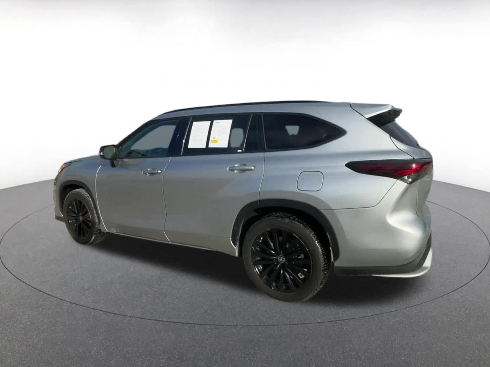 Thumbnail: 2024 Toyota Highlander - 10