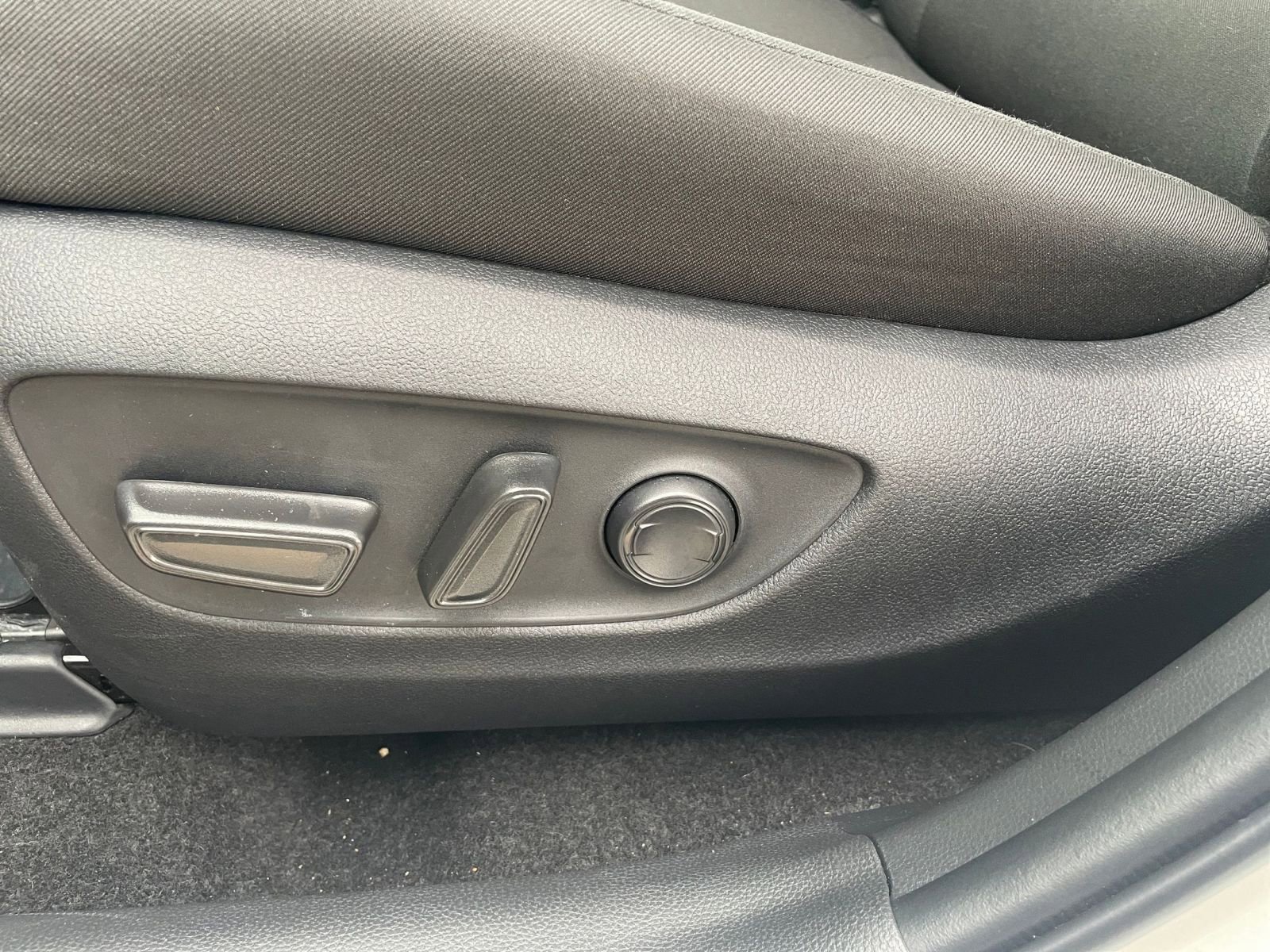 Thumbnail: 2025 Toyota RAV4 - 23