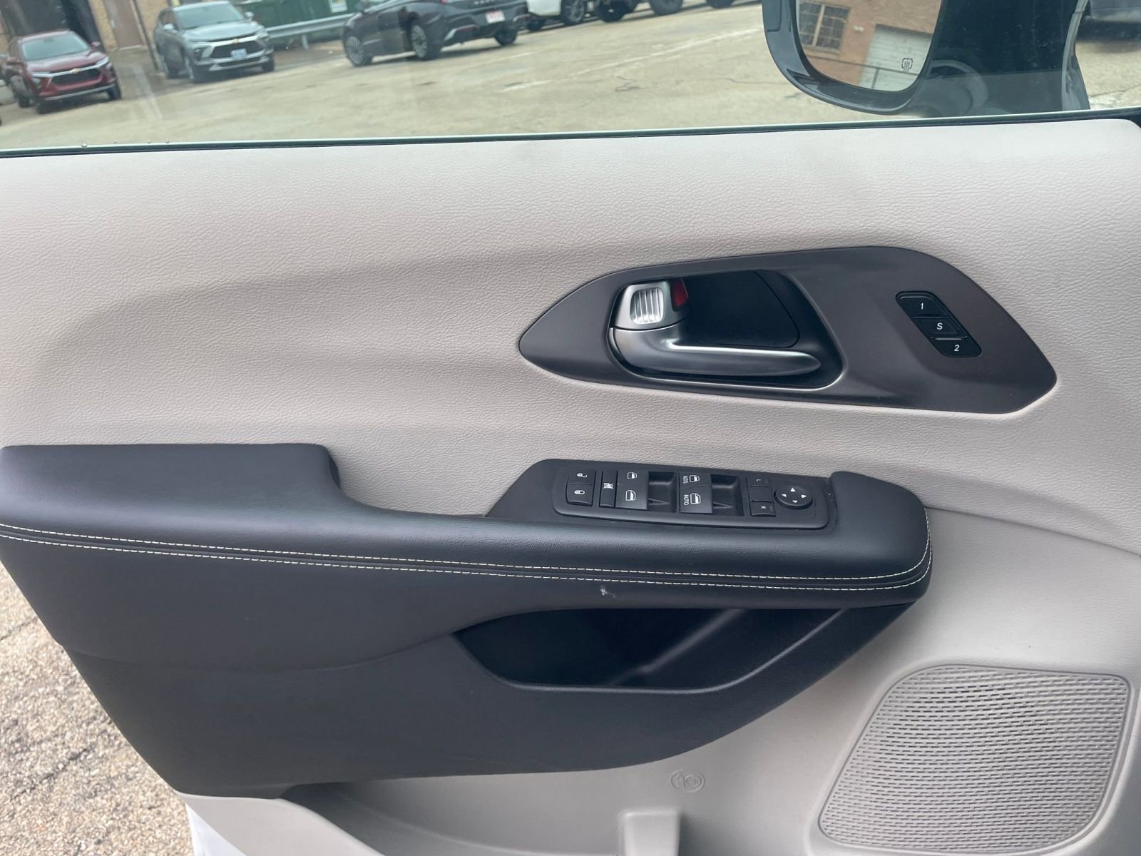 Thumbnail: 2024 Chrysler Pacifica - 18