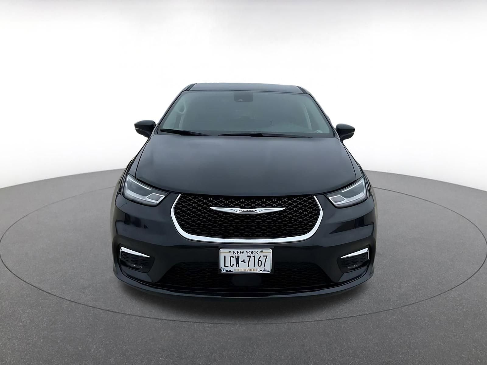 Thumbnail: 2023 Chrysler Pacifica - 4