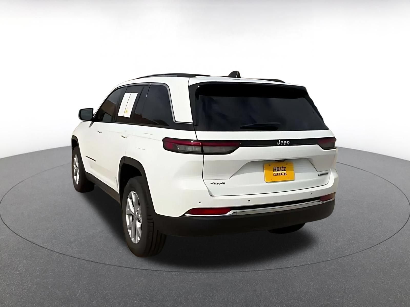 Thumbnail: 2022 Jeep Grand Cherokee - 10