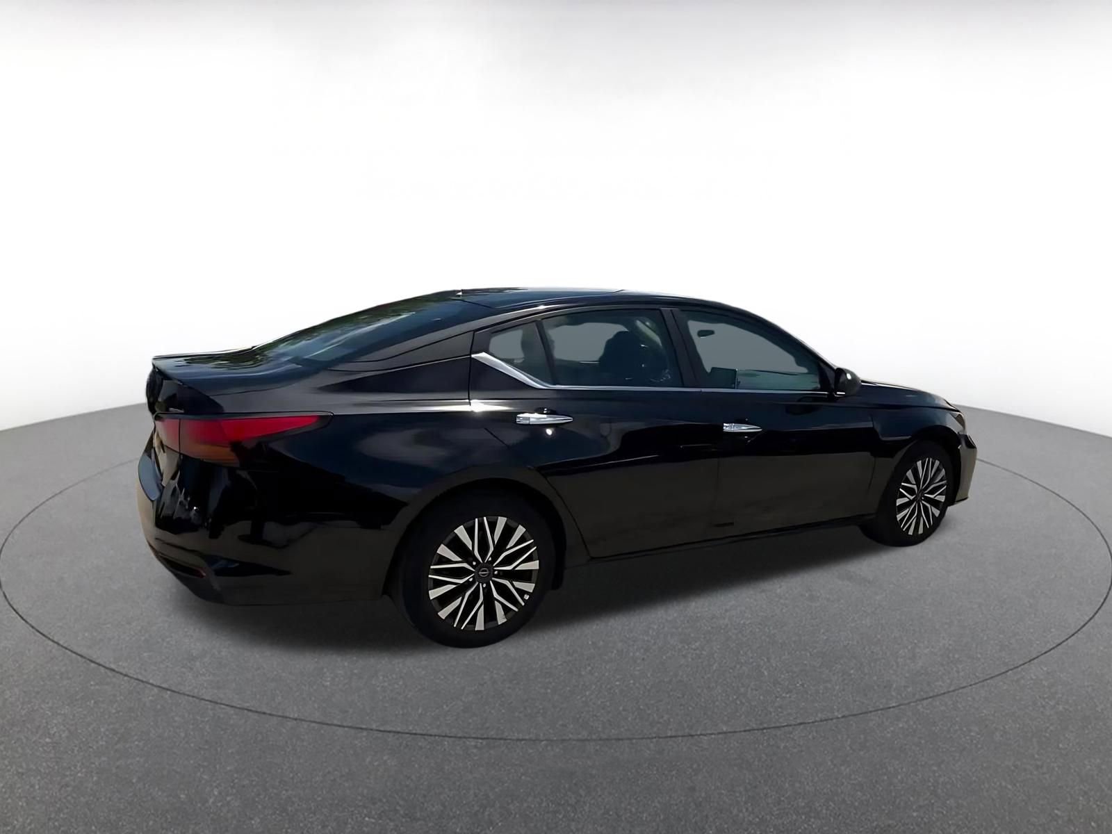 Thumbnail: 2025 Nissan Altima - 15