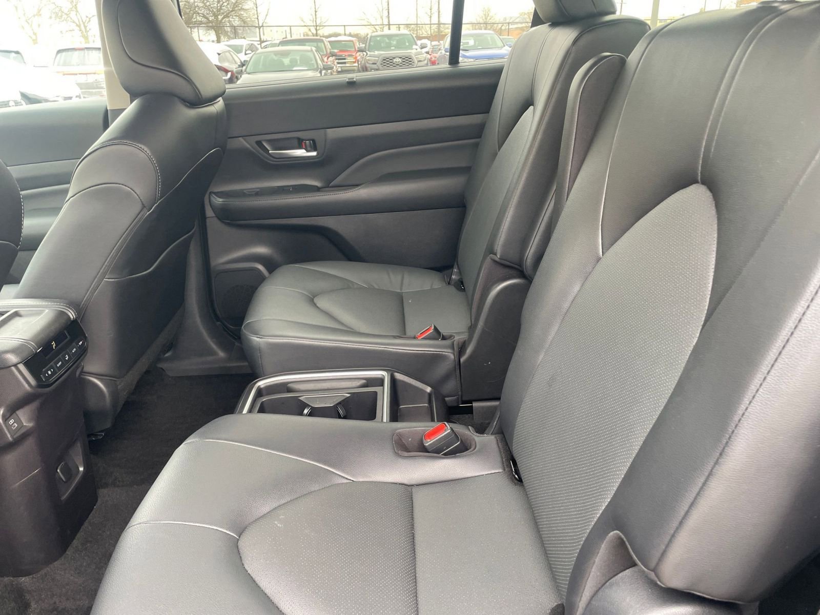 Thumbnail: 2025 Toyota Grand Highlander - 27