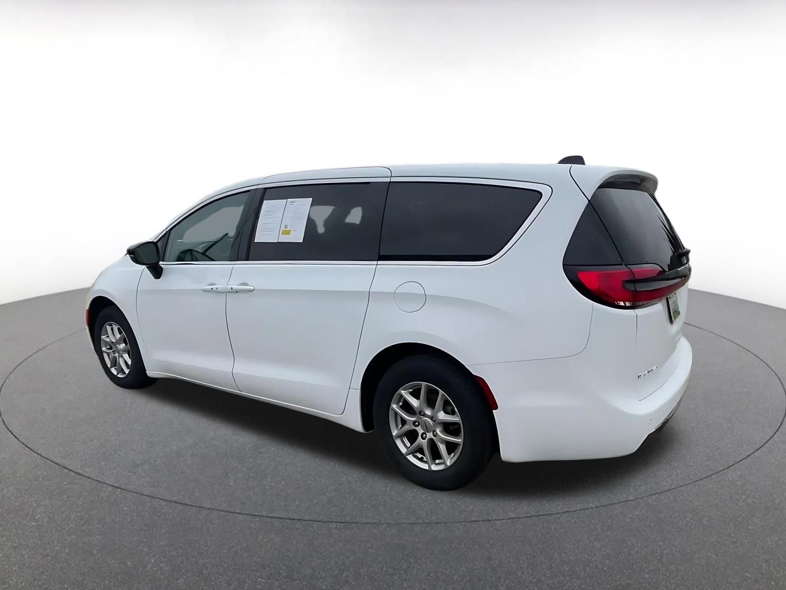 Thumbnail: 2024 Chrysler Pacifica - 10