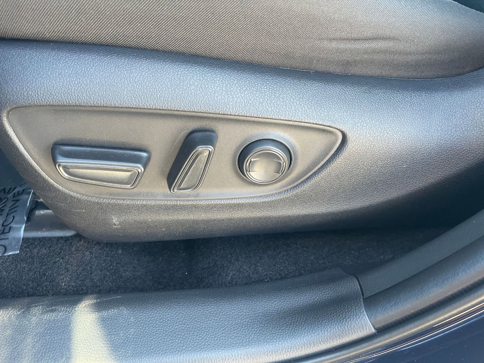 Thumbnail: 2025 Toyota RAV4 - 23