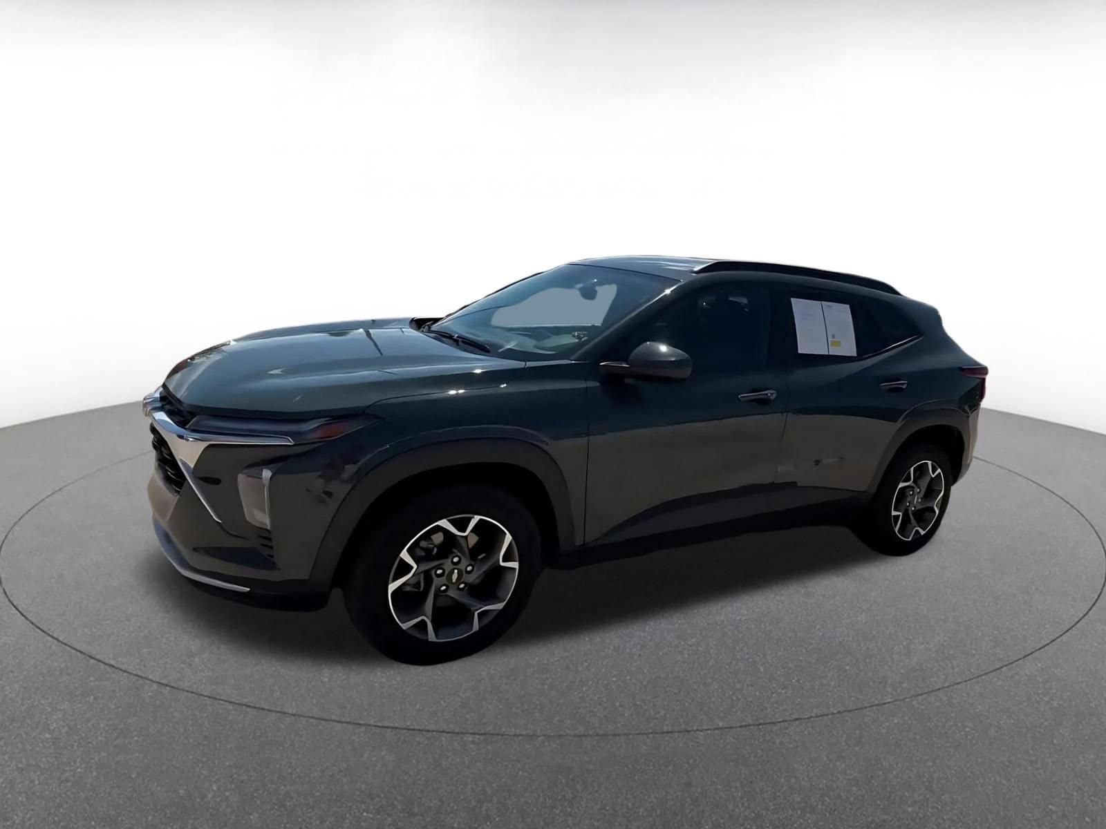 Thumbnail: 2025 Chevrolet Trax - 8