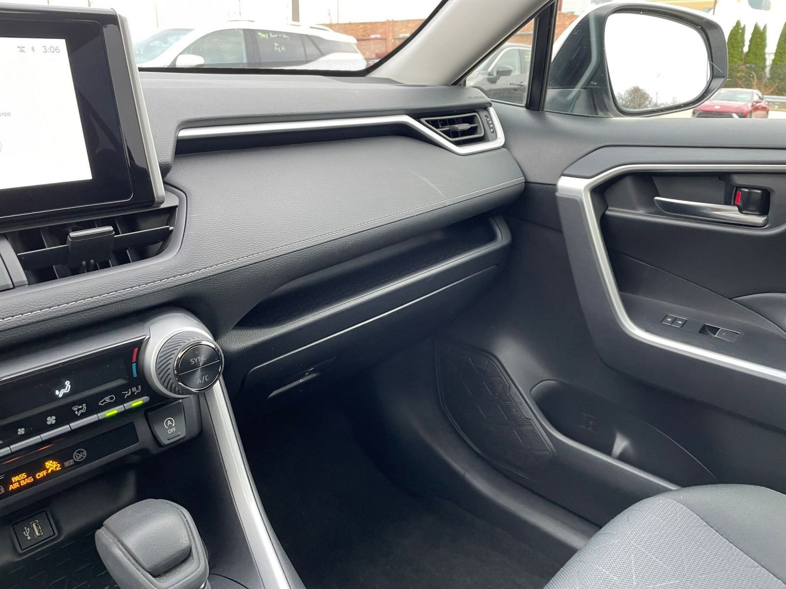 Thumbnail: 2025 Toyota RAV4 - 35