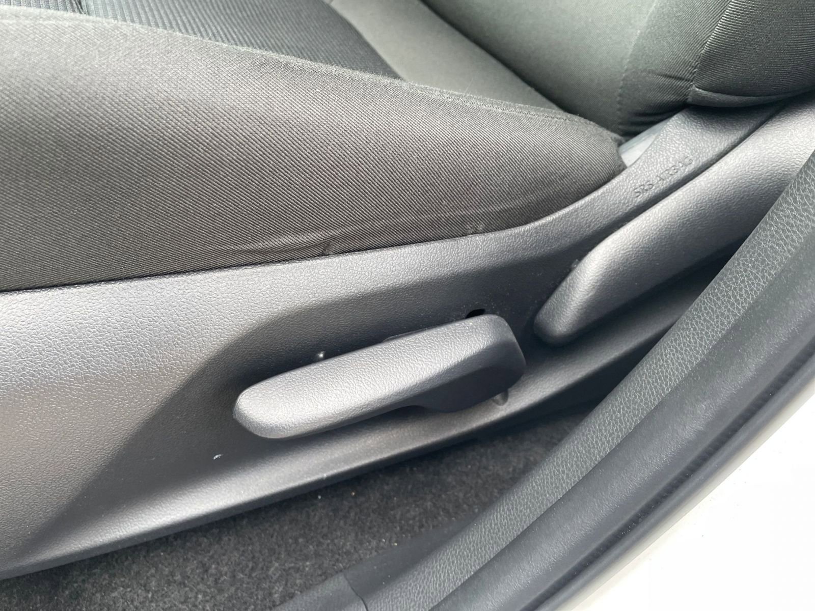 Thumbnail: 2025 Toyota RAV4 - 23