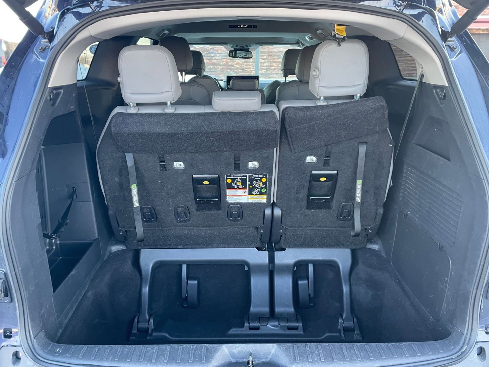 Thumbnail: 2025 Toyota Sienna - 33