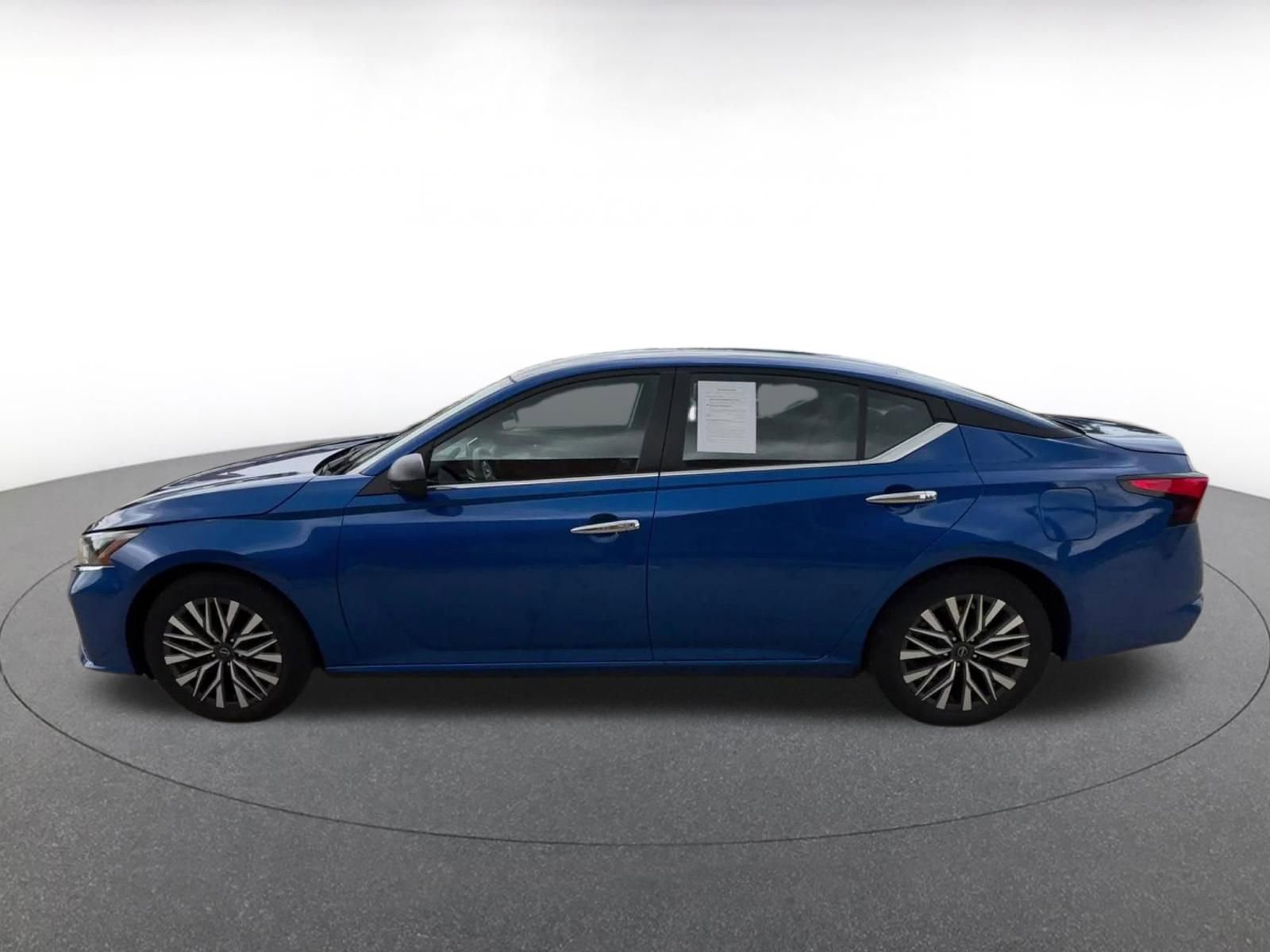Thumbnail: 2025 Nissan Altima - 9
