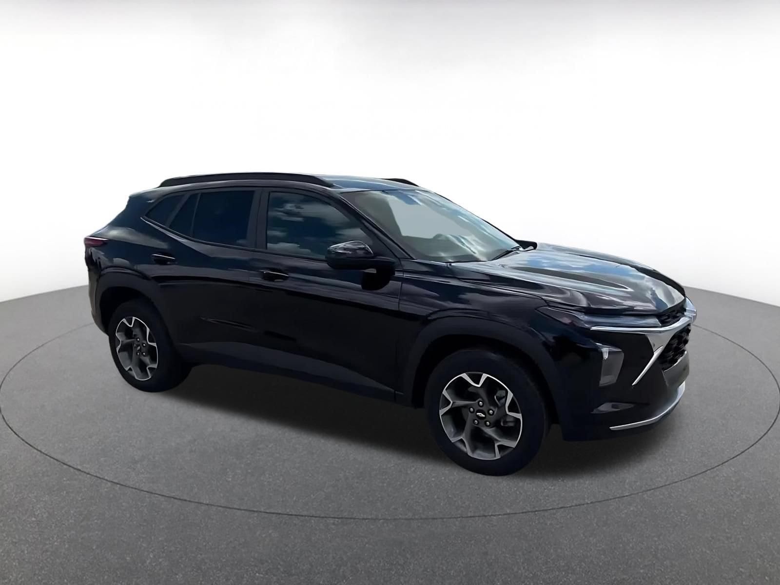 Thumbnail: 2025 Chevrolet Trax - 2