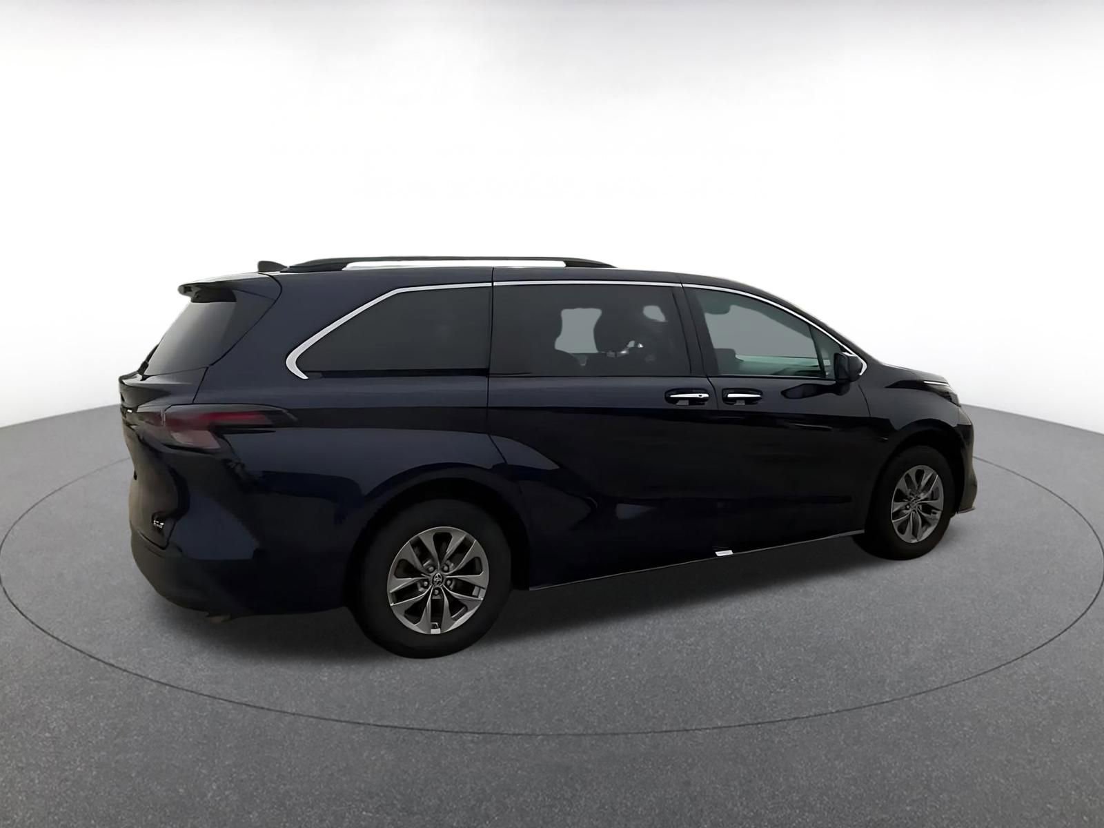 Thumbnail: 2025 Toyota Sienna - 15