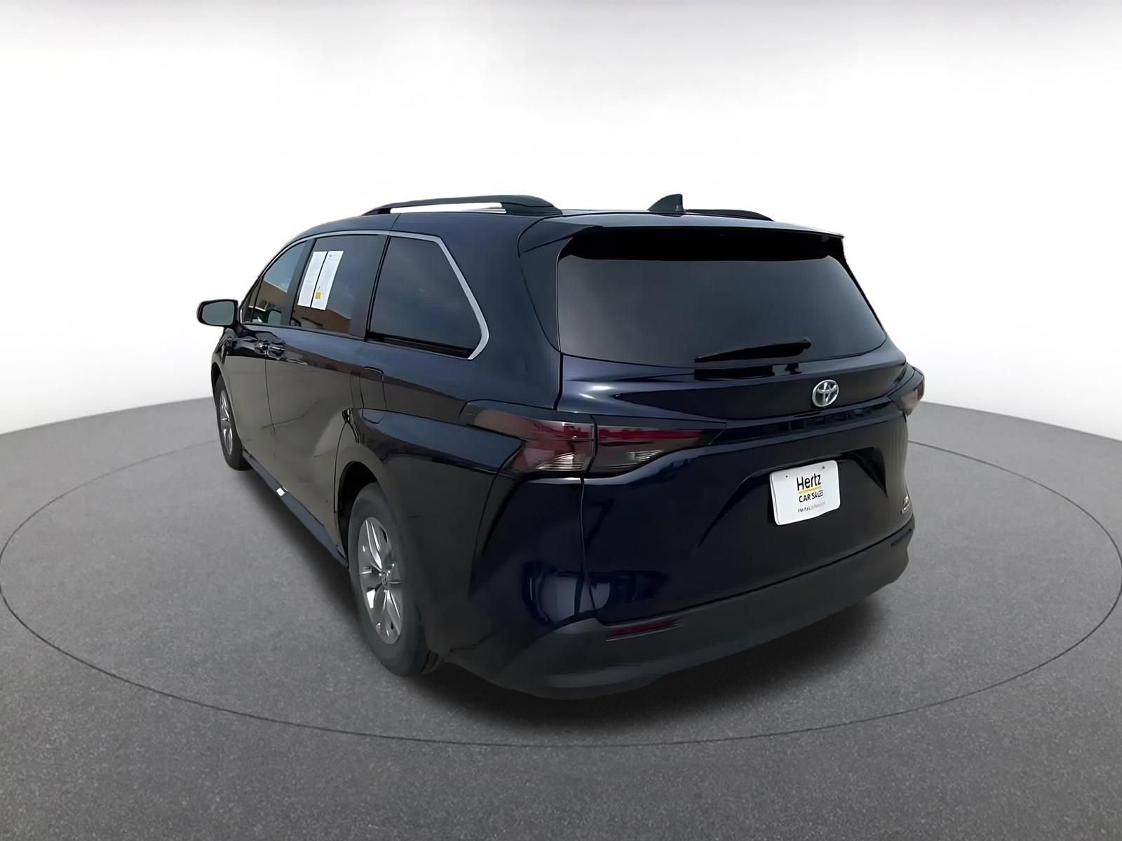 Thumbnail: 2024 Toyota Sienna - 11