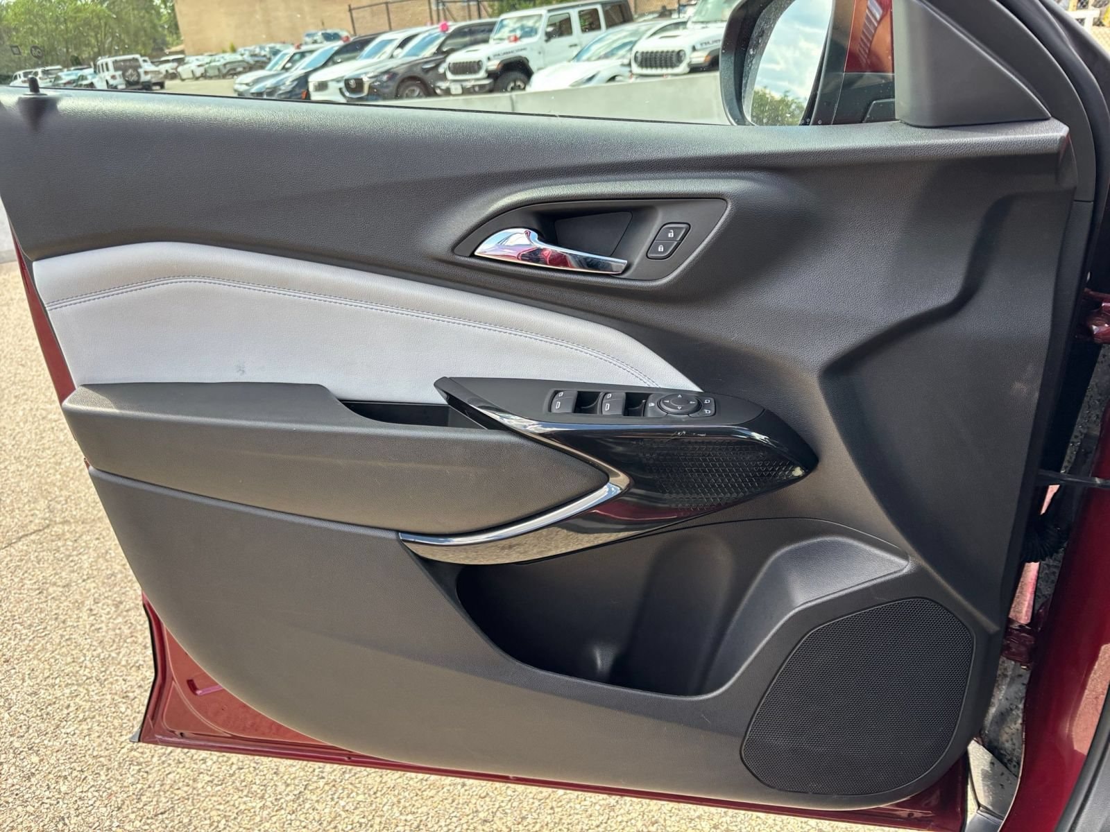 2025 Chevrolet Trax LT - Photo 18