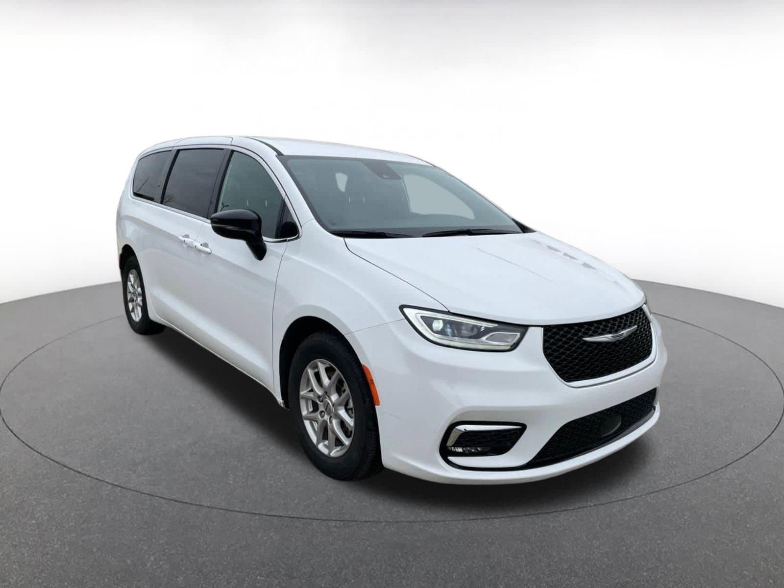 Thumbnail: 2025 Chrysler Pacifica - 1