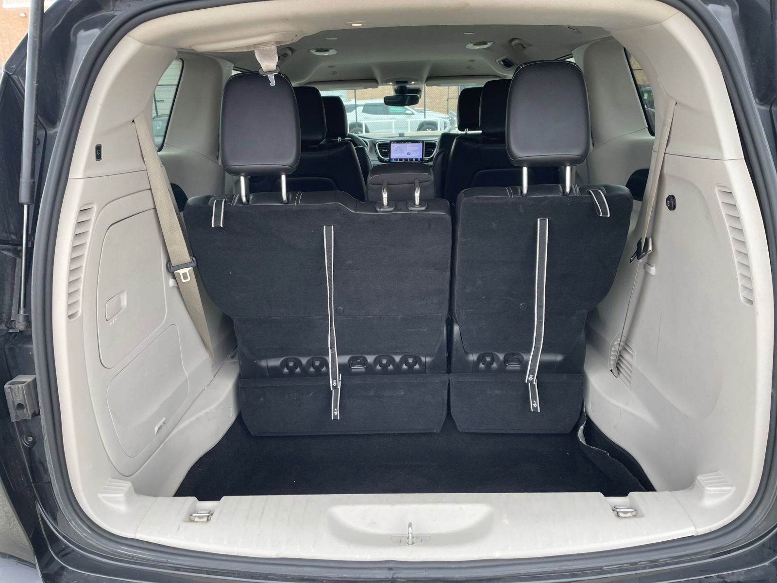 Thumbnail: 2023 Chrysler Pacifica - 34