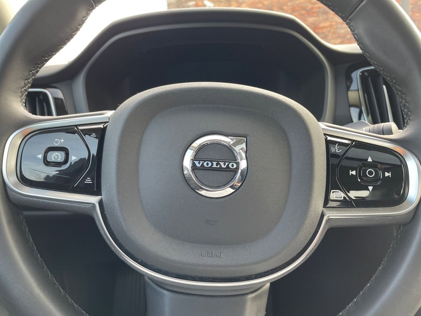 Thumbnail: 2025 Volvo S60 - 27