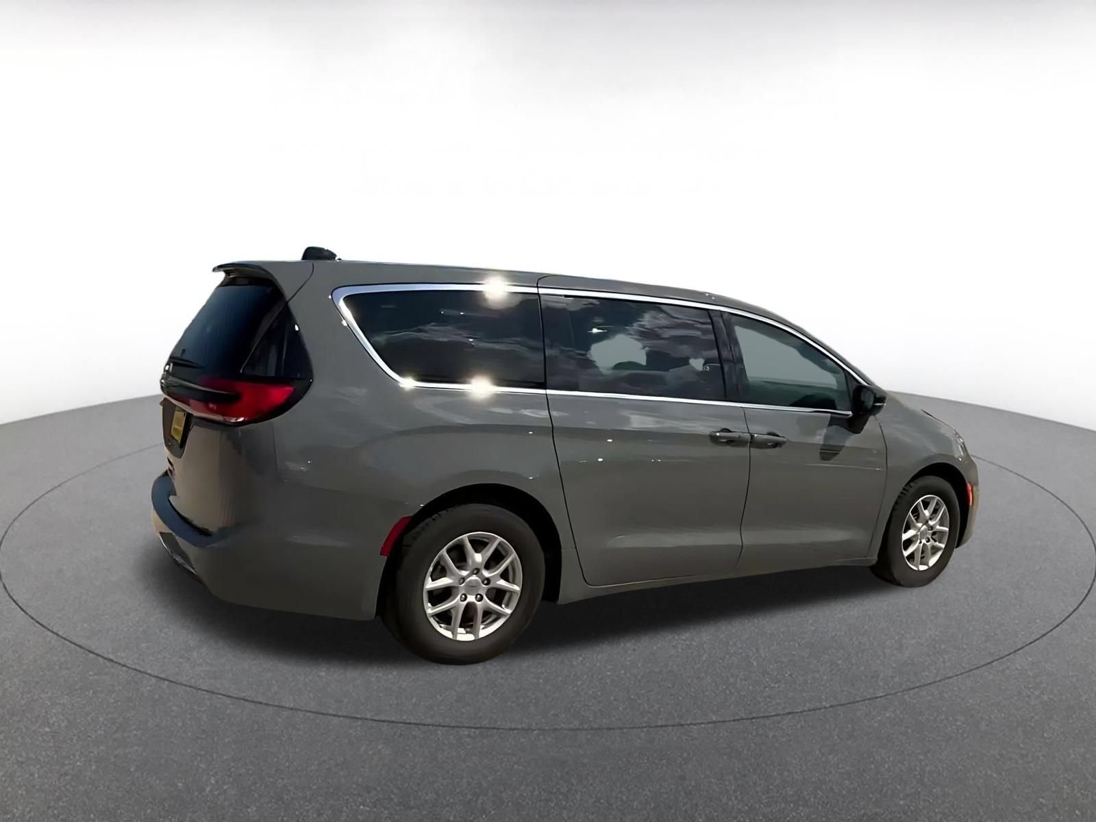 Thumbnail: 2025 Chrysler Pacifica - 12
